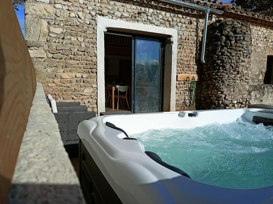 Gite De Charme Avec Jacuzzi Face Au Mont Ventoux Crestet Екстер'єр фото